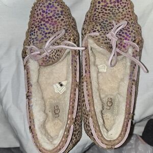 Girl's UGG Dakota moccasins